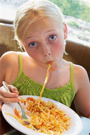 spaghetti table - Girl Eating Noodles Stock Photo - Rights-Managed, Code: 700-00616885