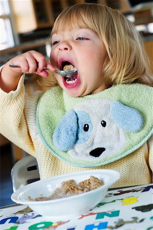 simsearch:700-00478241,k - Girl Eating Breakfast Foto de stock - Con derechos protegidos, Código: 700-00616891