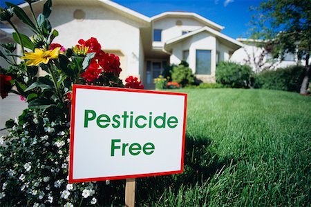 sin pesticida - Sign on Lawn Foto de stock - Con derechos protegidos, Código: 700-00618667