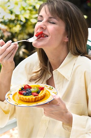 simsearch:600-00865934,k - Woman Eating Fruit Stock Photo - Rights-Managed, Code: 700-00610314