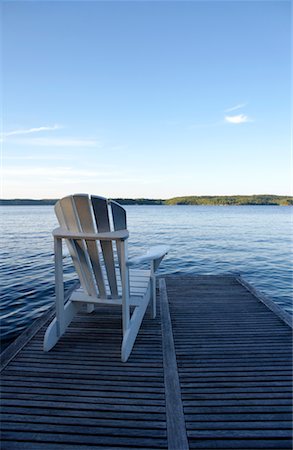 Adirondack Chair on Dock, Lake Rosseau, Muskoka, Ontario Foto de stock - Direito Controlado, Número: 700-00610965