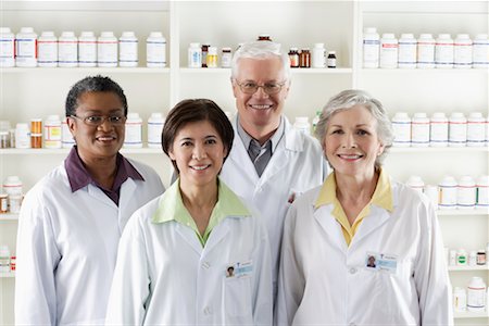 simsearch:700-00623071,k - Portrait of Pharmacists Foto de stock - Direito Controlado, Número: 700-00623109