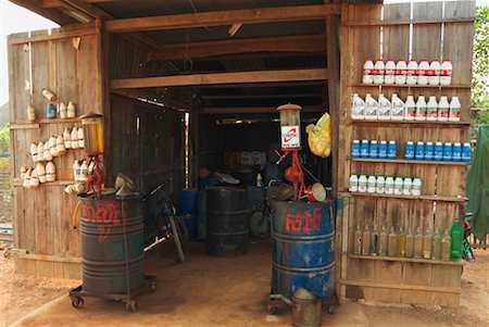 pierre tremblay - Station d'essence près de Siem Reap, Cambodge Photographie de stock - Rights-Managed, Code: 700-00623146