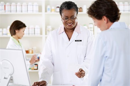 simsearch:600-02265323,k - Pharmacist and Patient Stock Photo - Rights-Managed, Code: 700-00623141