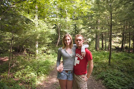 Couple in the Woods Foto de stock - Con derechos protegidos, Código: 700-00623185