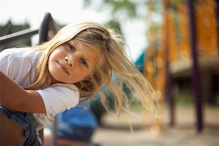 simsearch:700-00634274,k - Portrait of Girl at Playground Foto de stock - Direito Controlado, Número: 700-00634284