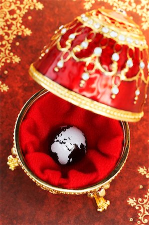 faberge - Globe Inside Faberge Egg Foto de stock - Direito Controlado, Número: 700-00635628