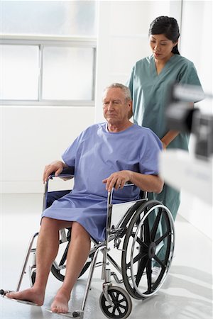 Médecin avec le Patient en fauteuil roulant Photographie de stock - Rights-Managed, Code: 700-00639373