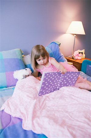 Girl Reading to Teddy Bear Foto de stock - Con derechos protegidos, Código: 700-00639610