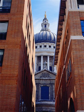 simsearch:700-00328329,k - View of St Pauls' Cathedral Through Buildings, London, England Foto de stock - Con derechos protegidos, Código: 700-00644202