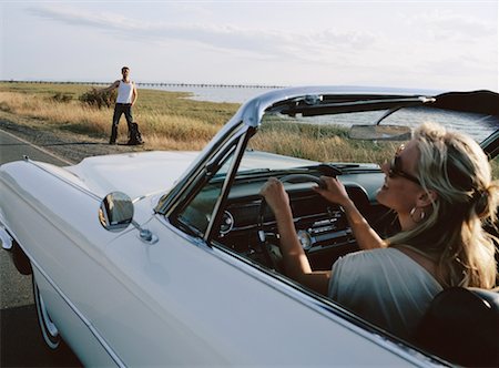 Woman Driving Past Hitchhiker Foto de stock - Con derechos protegidos, Código: 700-00642427