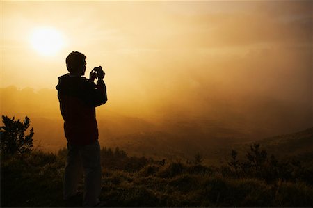 simsearch:700-00091198,k - Photo prise de l'homme au coucher du soleil Photographie de stock - Rights-Managed, Code: 700-00642446