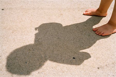 Child's Shadow on Ground Foto de stock - Con derechos protegidos, Código: 700-00659658