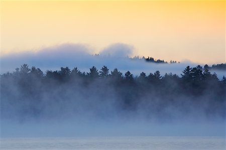 simsearch:700-00181770,k - Morning Mist Over Wadsworth Lake, Madawaska Highlands, Ontario, Canada Photographie de stock - Rights-Managed, Code: 700-00651100