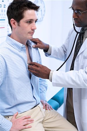 simsearch:614-06898452,k - Doctor Listening to Patient's Heart Stock Photo - Rights-Managed, Code: 700-00661008