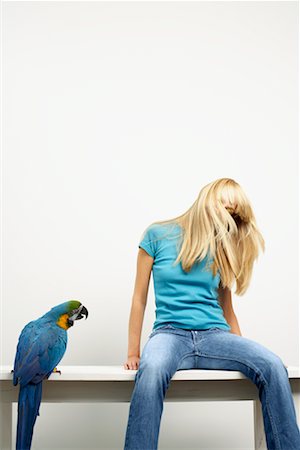 simsearch:700-00609486,k - Woman and Blue and Yellow Macaw Foto de stock - Con derechos protegidos, Código: 700-00678830