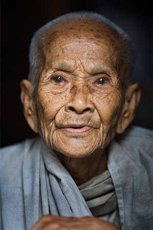 Portrait of Buddhist Nun, Luang Prabang, Laos Foto de stock - Con derechos protegidos, Código: 700-00688126
