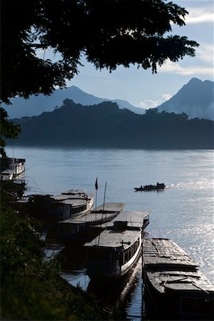 simsearch:700-01993350,k - Boats on the Mekong River, Luang Prabang, Laos Foto de stock - Direito Controlado, Número: 700-00688138