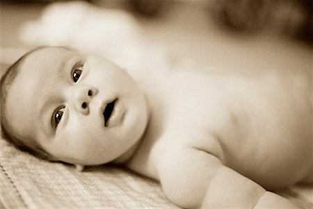 simsearch:700-02943469,k - Gros plan de bébé Photographie de stock - Rights-Managed, Code: 700-00680998