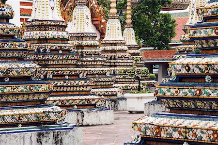 simsearch:700-00795786,k - Zeilen Chedis, Wat Pho, Bangkok, Thailand Stockbilder - Lizenzpflichtiges, Bildnummer: 700-00681063