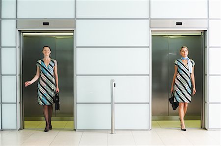 Two Businesswomen at Elevators Wearing Same Dress Foto de stock - Con derechos protegidos, Código: 700-00681401