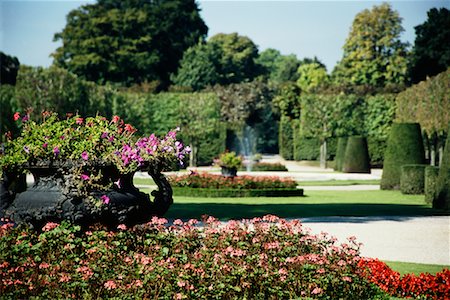 shrubs walkway - Jardins de Schönbrunn, Vienne, Autriche Photographie de stock - Rights-Managed, Code: 700-00711697