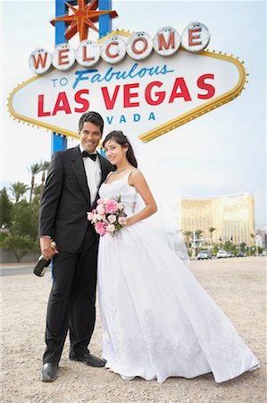 simsearch:700-01248659,k - Mariée et le marié par signe, Las Vegas, Nevada, USA Photographie de stock - Rights-Managed, Code: 700-00748273