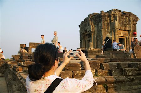 simsearch:649-06844455,k - Woman Taking Picture of Phnom Bakheng Temple, Angkor Wat, Cambodia Foto de stock - Con derechos protegidos, Código: 700-00748491