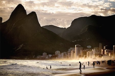 simsearch:700-00606168,k - Plage d'Ipanema au crépuscule, Rio de Janeiro, Brésil Photographie de stock - Rights-Managed, Code: 700-00748575