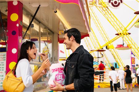 snackbar - Couple at Carnival Foto de stock - Con derechos protegidos, Código: 700-00767926