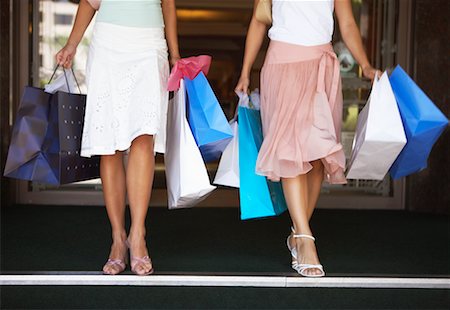 simsearch:400-04056515,k - Women with Shopping Bags Foto de stock - Con derechos protegidos, Código: 700-00768315