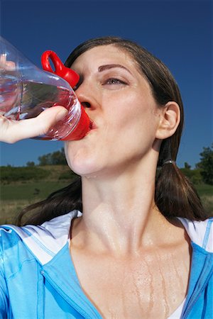 satisfied (thirst) - Woman Drinking Water Foto de stock - Con derechos protegidos, Código: 700-00782213