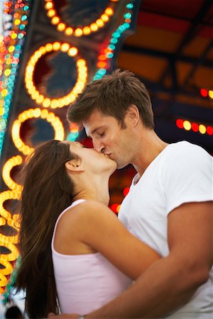 simsearch:700-00366376,k - Couple Kissing au parc d'attractions Photographie de stock - Rights-Managed, Code: 700-00782610
