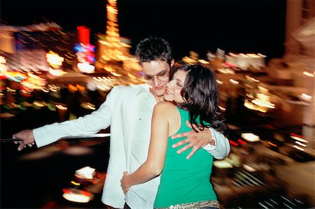 Couple Hugging Outdoors, Las Vegas, Nevada, USA Foto de stock - Con derechos protegidos, Código: 700-00782728
