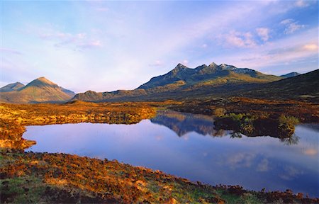 The Cuillins and Loch nan Eilean, Isle of Skye, Scotland Foto de stock - Con derechos protegidos, Código: 700-00795721