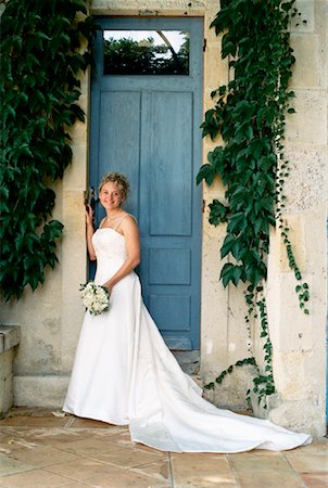 simsearch:700-02121266,k - Bride Standing Outdoors Stock Photo - Rights-Managed, Code: 700-00795815