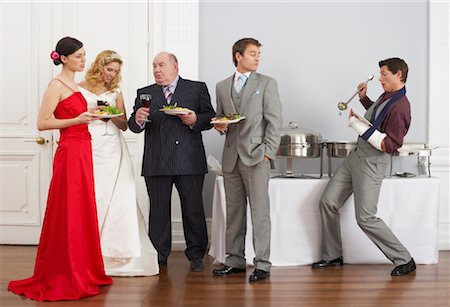 plaster cast - People at Wedding Reception, Man With Broken Arm Trying To Get Food Foto de stock - Con derechos protegidos, Código: 700-00796302