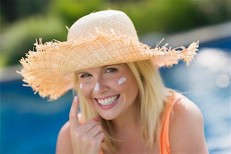 Woman Applying Sunscreen Foto de stock - Con derechos protegidos, Código: 700-00846475