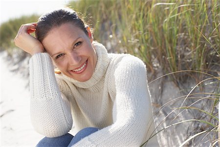 simsearch:700-00194131,k - Portrait of Woman on Beach Foto de stock - Con derechos protegidos, Código: 700-00846966