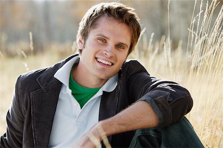field alone smiling young man outdoors - Portrait of Man Stock Photo - Rights-Managed, Code: 700-00847680