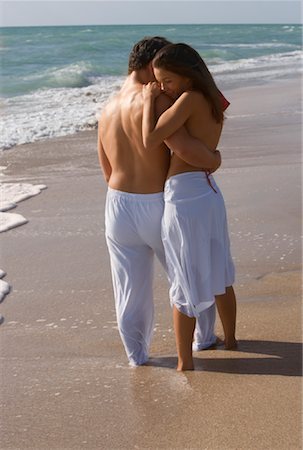 simsearch:700-00848286,k - Couple Hugging on Beach Stock Photo - Rights-Managed, Code: 700-00848292