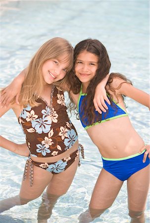 Portrait of Two Girls Standing in Swimming Pool Foto de stock - Con derechos protegidos, Código: 700-00864733