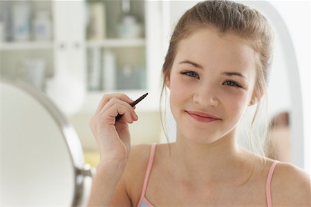 eyeliner tween - Girl Applying Make-up Stock Photo - Rights-Managed, Code: 700-00864959