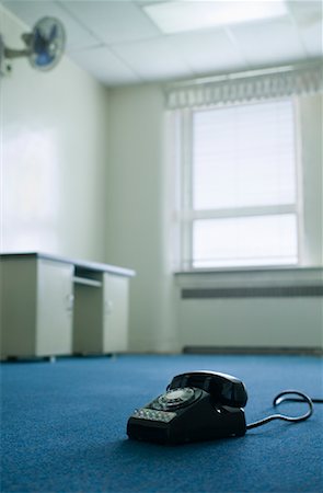 Rotary Phone in Empty Office Foto de stock - Con derechos protegidos, Código: 700-00865266