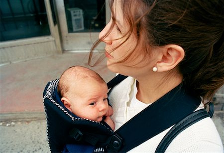Mother Carrying Baby in Baby Carrier Foto de stock - Con derechos protegidos, Código: 700-00865882