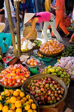 picking oranges - People Shopping at Market, Hoi An, Vietnam Stock Photo - Rights-Managed, Code: 700-00866470