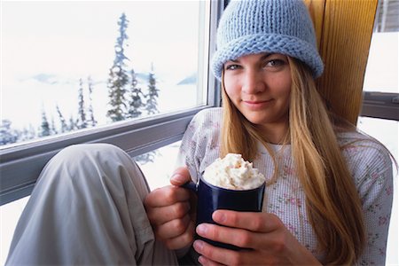 simsearch:640-02953096,k - Portrait of Woman With Beverage Fotografie stock - Rights-Managed, Codice: 700-00866668