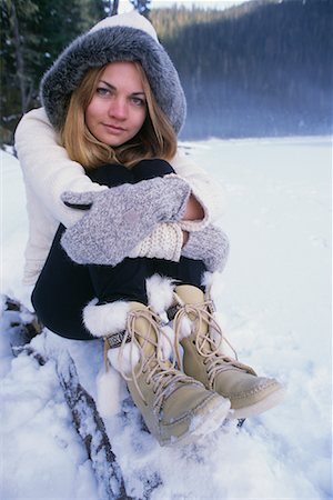 richard smith - Portrait of Woman Sitting in Snow Foto de stock - Con derechos protegidos, Código: 700-00866670