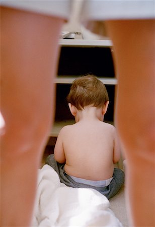 Enfant en bas âge et les jambes de la femme Photographie de stock - Rights-Managed, Code: 700-00867121