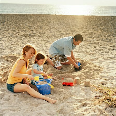 simsearch:400-05291156,k - Family on Beach Stock Photo - Rights-Managed, Code: 700-00916896